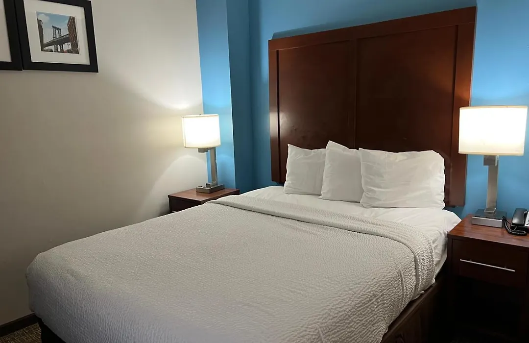 Days Inn By Wyndham Brooklyn Marine Park-1