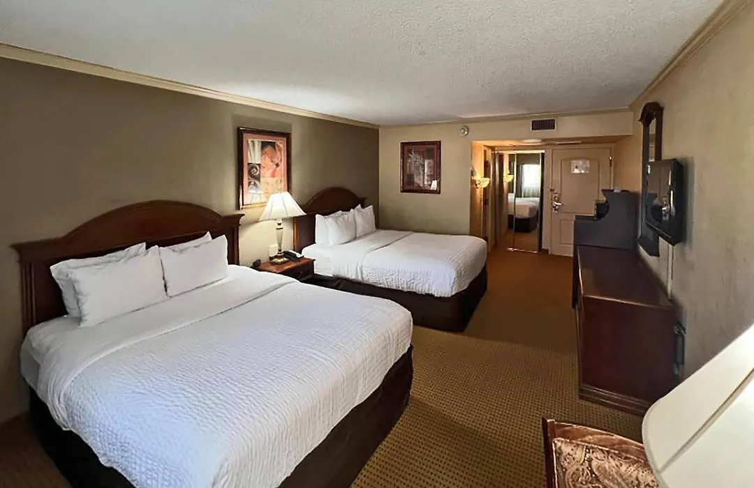 Clarion Inn Garden City-1