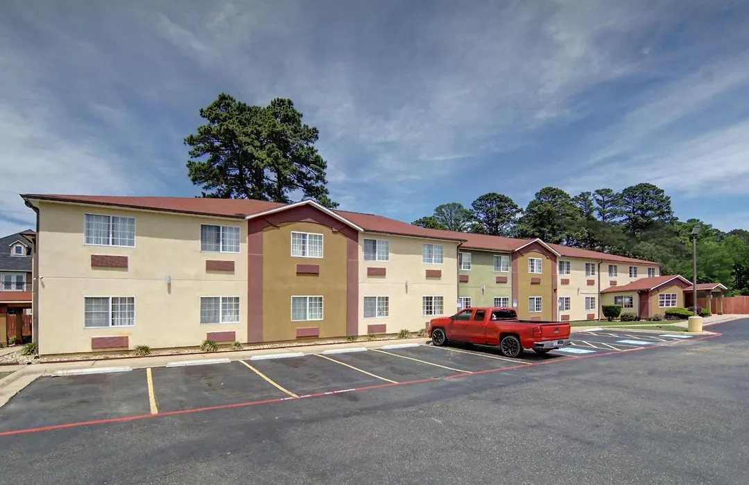 Hometown Inn & Suites-1