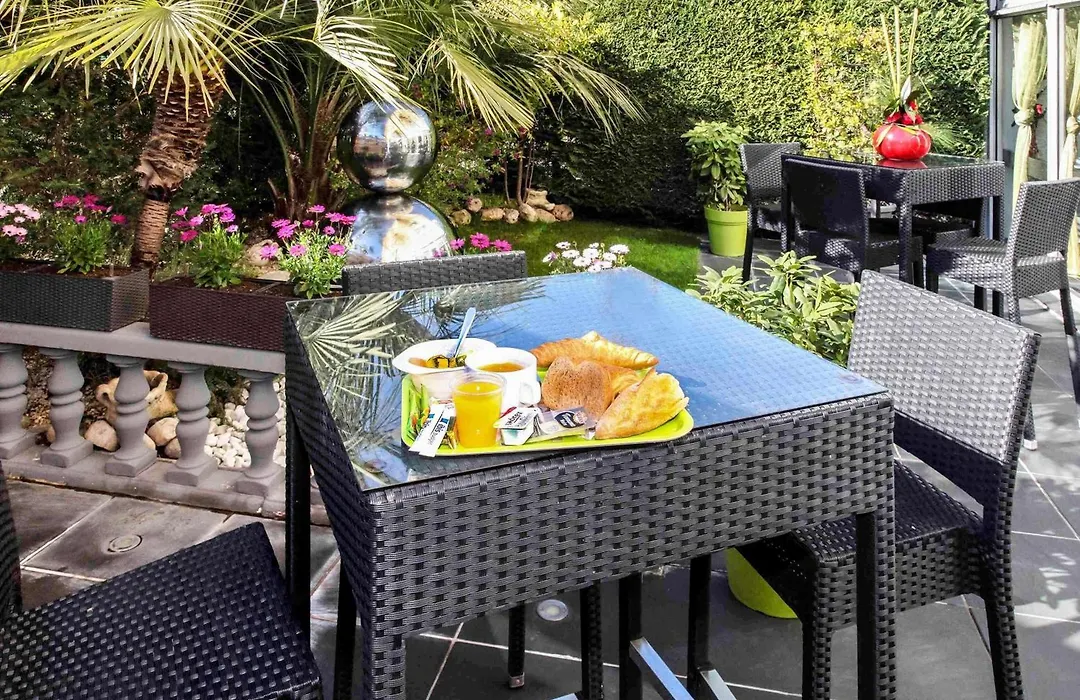 Hotel Ibis Budget Nice Palais Nikaia-1
