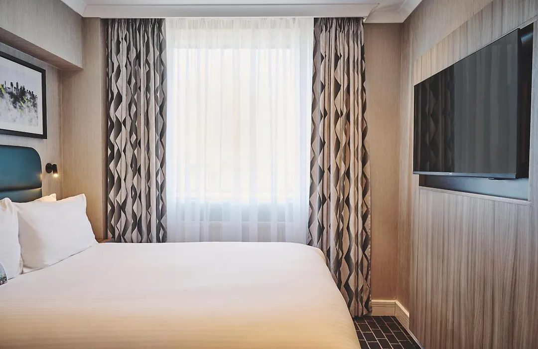 City Sleeper At Royal National Hotel-1