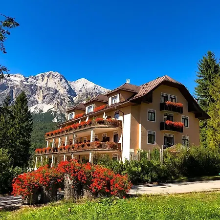 Boutique Hotel Villa Blu Cortina D'Ampezzo-2