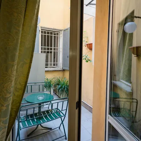 Residenza Due Torri check in presso HOTEL CENTRALE Vicolo Cattani 7-3