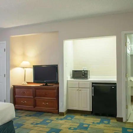La Quinta Inn By Wyndham New Orleans Veterans / Metairie-3