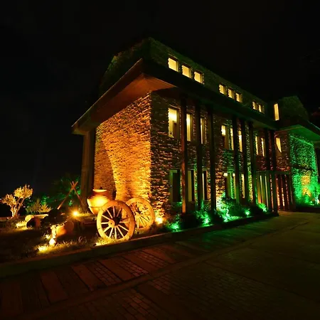 Manaspark Deluxe Hotel-3