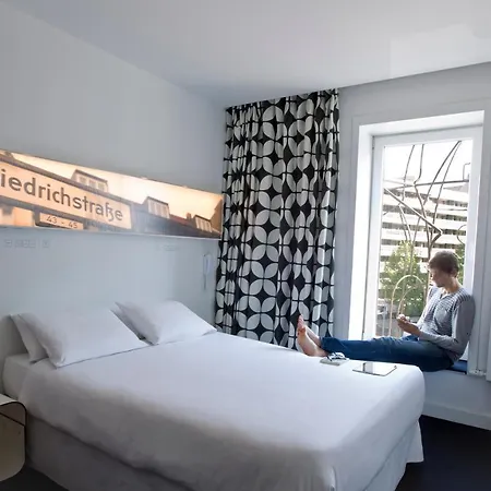 Hotel Gat Point Charlie-2