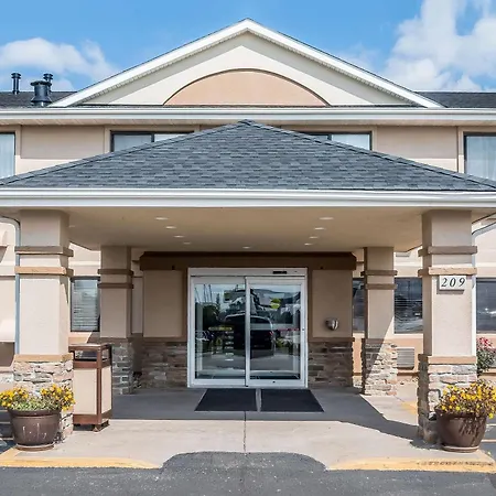 Quality Inn Coralville - Iowa River Landing-2