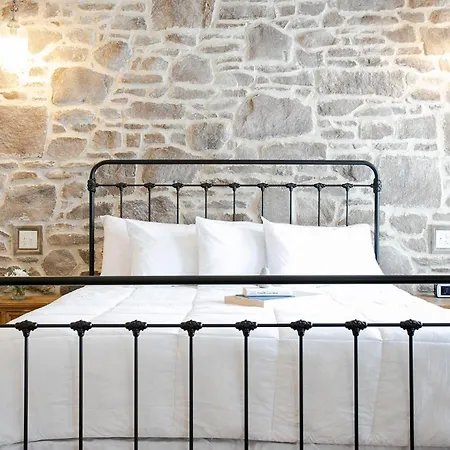 Farmhouse Suites By Amish Country Lodging-2