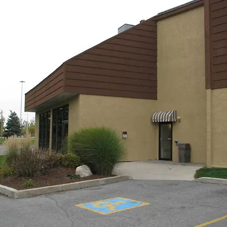 Travelodge By Wyndham Ottawa East-2