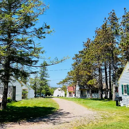 Green Gables Bungalow Court-2