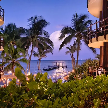 El Taj Oceanfront&Beachside Condo Hotel-3