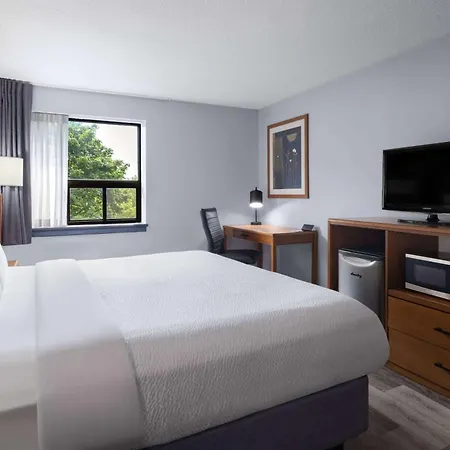 Travelodge By Wyndham Barrie-2