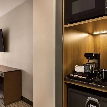 Radisson Blu Vancouver Airport Hotel & Marina-3