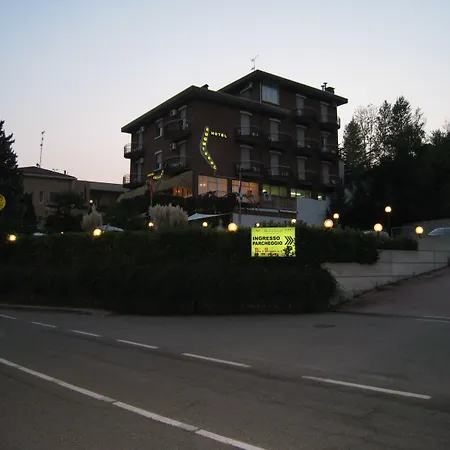 Hotel Boomerang - Check-In & Meals In Front At Hotel Sporting-3