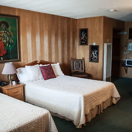 Raton Pass Motor Inn-3