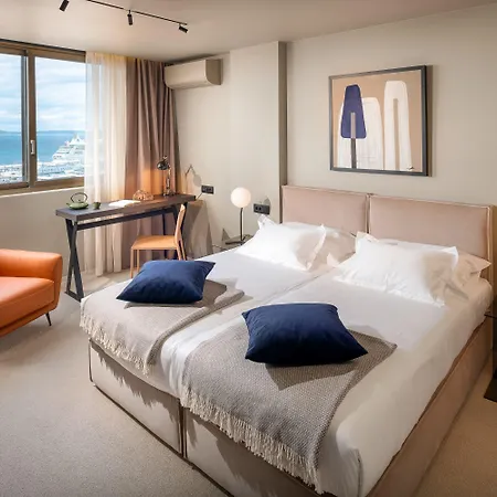 Royal Suites-Sky-3