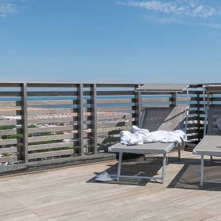 Kiss Beachfront Hotel & Restaurant-2