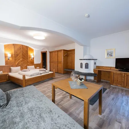Hotel Garni Castel B&B-2