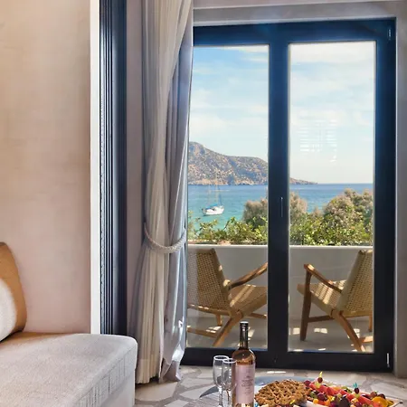 Almi Luxury Rooms-3
