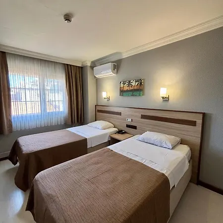Gold Hotel-3