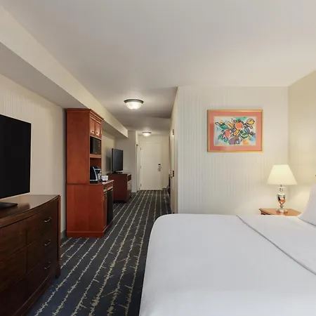 Hilton Garden Inn Milwaukee Northwest Conference Center-3
