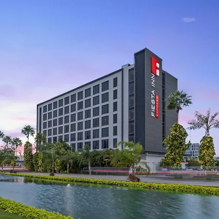 Fiesta Inn Express Cancun Cumbres-3