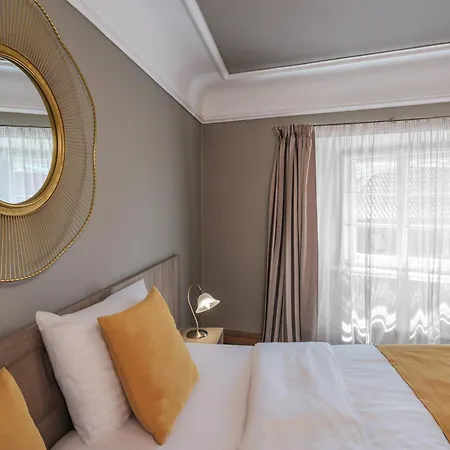 Hotel "Palac U Kocku" By Adrez, Palace At The Cats-3
