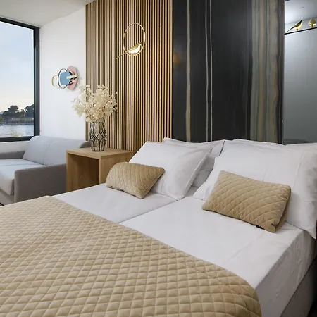 Via Mare Luxury Rooms-3