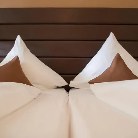 Arens Hotel 327Mnn-2