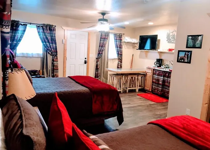 Alpaca Inn, The