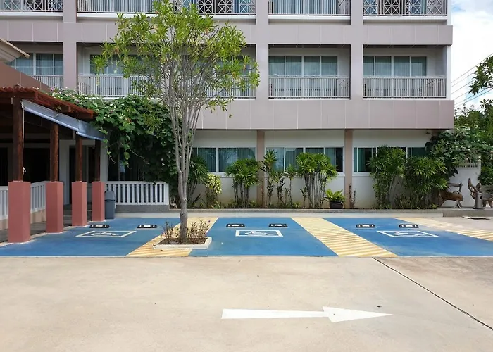 Swan Lake Hotel Sattahip