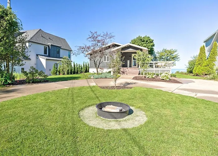 Modern Lake Michigan Home With 3 Lakefront Decks!