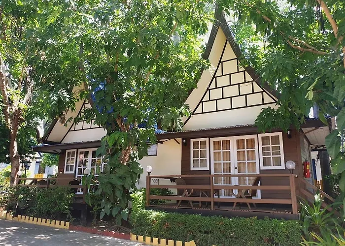Luna Hut Resort