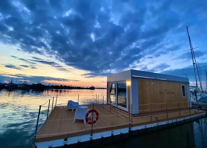 Aqua Resort Giulianova - Houseboat Experience