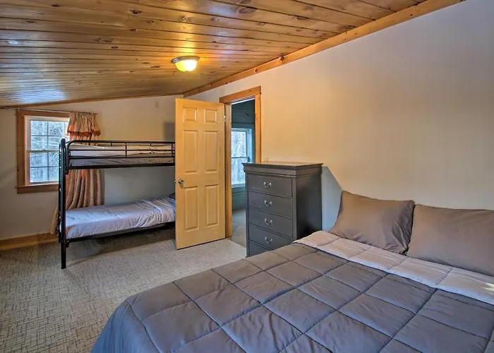 Inviting Countryside Home: 4 Mi To Long Lake!