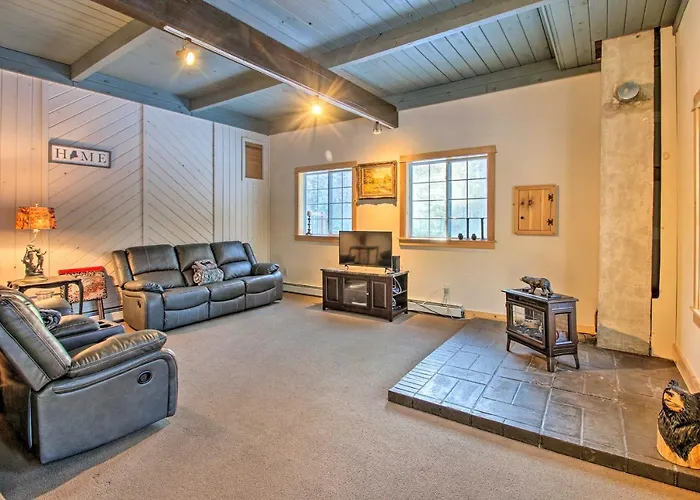 Inviting Countryside Home: 4 Mi To Long Lake!