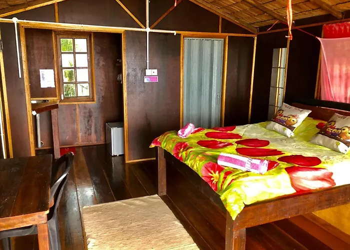 Beachfront Hut Upstairs Astra - Beach Shack Chalet