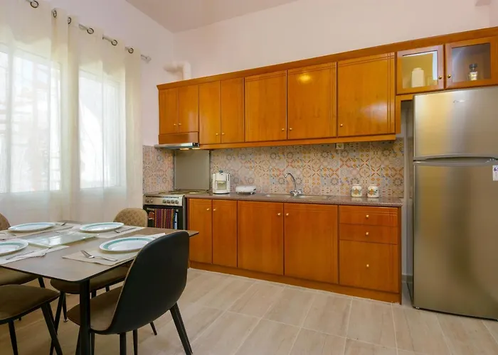 Margarita'S Seafront Luxury Apartment