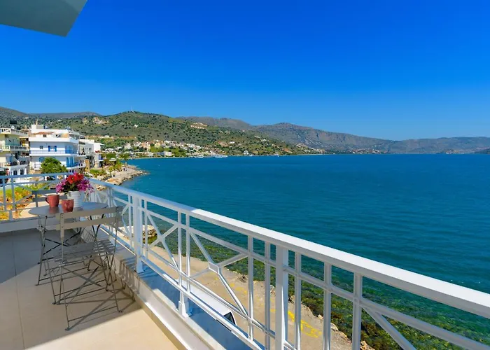 Margarita'S Seafront Luxury Apartment