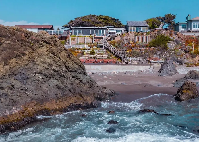 Seamist Beach Cottage, Private Beach & Ocean Views