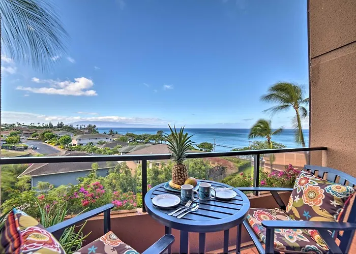 Ocean-View Maui Penthouse W/ Balcony & Pool Access
