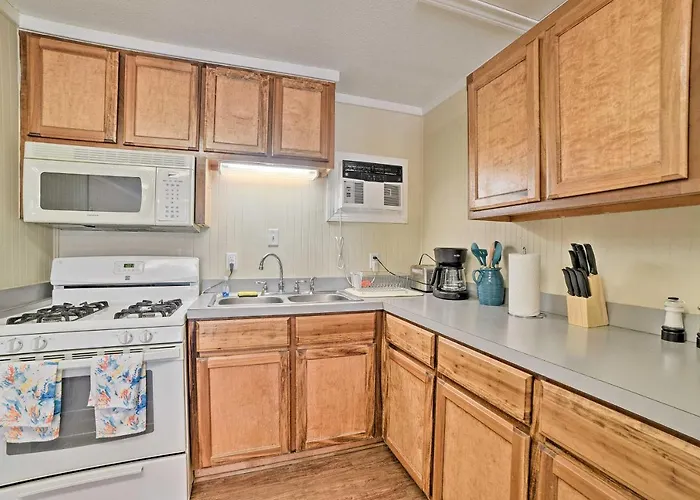 Rockport Bayfront Studio W/ Patio: 'Casa Familia'