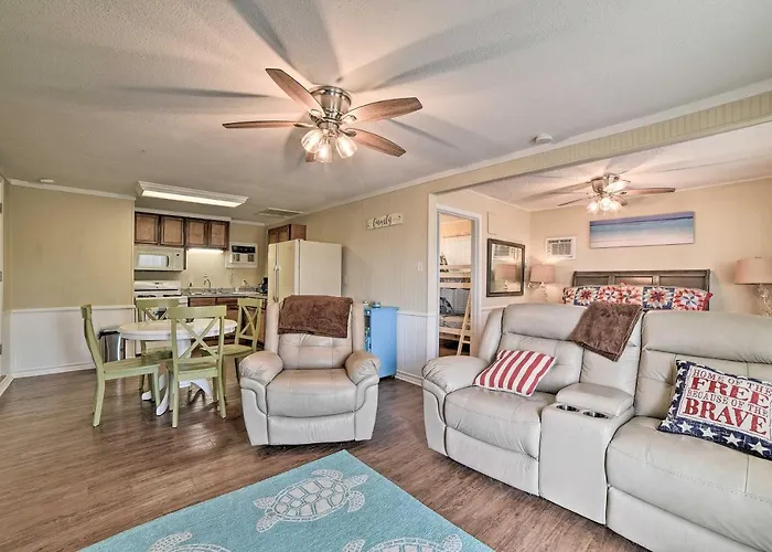 Rockport Bayfront Studio W/ Patio: 'Casa Familia'