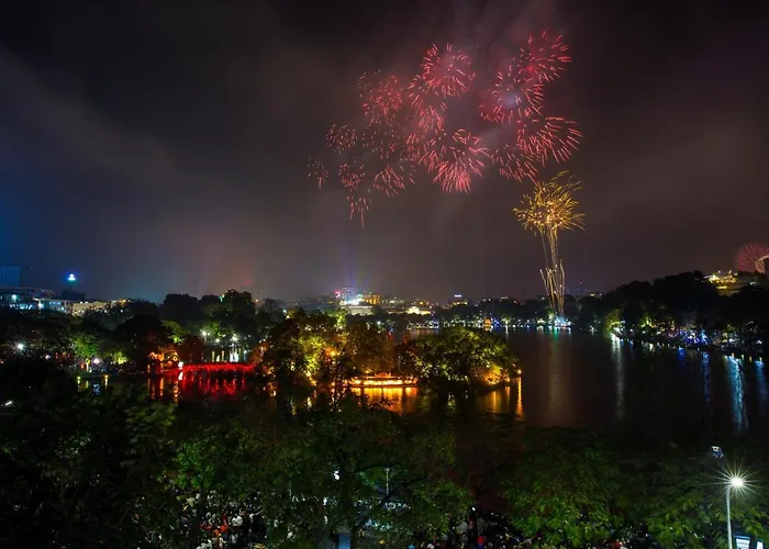 Hanoi Center Silk Hotel & Travel