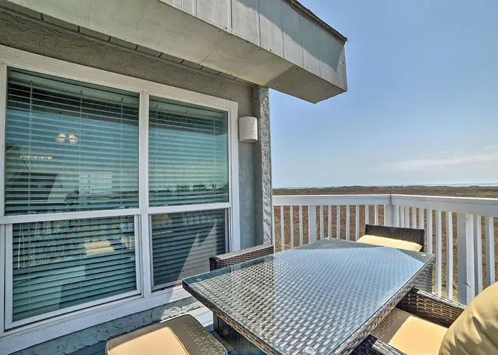 Oceanfront Texas Condo W/ Pool: Pets Stay Free