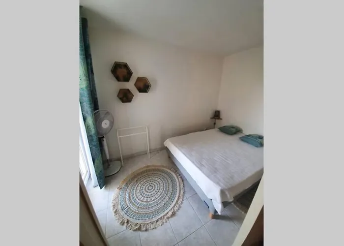 T2 climatisé à 5 minutes à pied de la plage avec parking, piscine et wifi