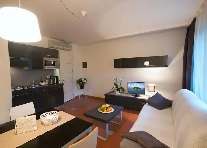 Lacroma Aparthotel