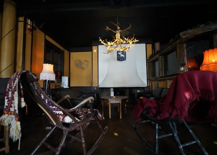 Le Ski Lodge & Steakhouse