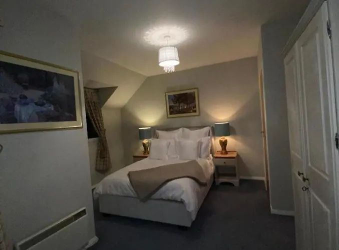 Harbour And River View, Beach 50M From Doorstep & Free Parking