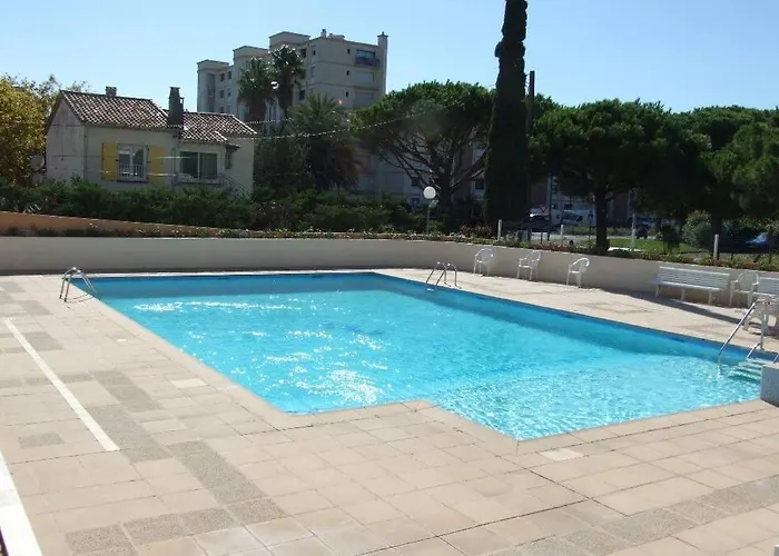 T2 climatisé à 5 minutes à pied de la plage avec parking, piscine et wifi